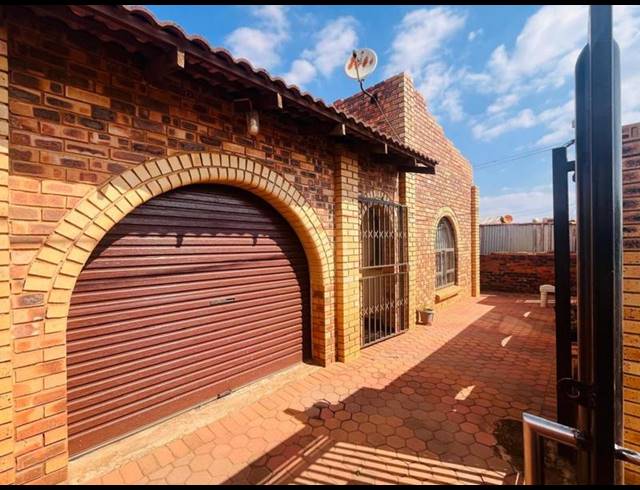 2 BEDROOM HOUSE FOR SALE IN TSHEPISONG